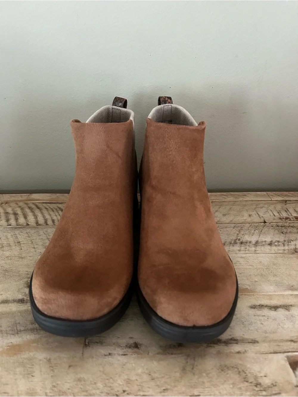 BZees Boston Women's Comfort Ankle Boots – Brown Faux Suede Wedge Booties, sz 8